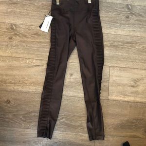 NEVER BEFORE WORN KORAL